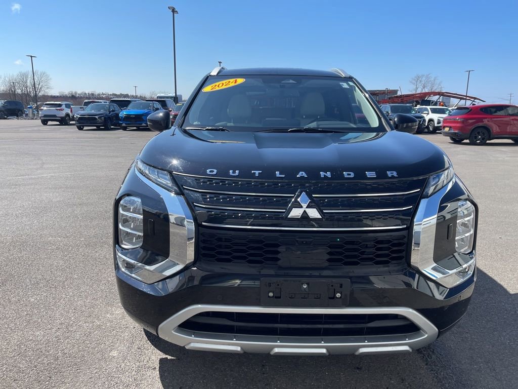 Used 2024 Mitsubishi Outlander SEL image 2