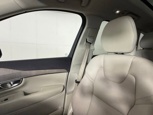 Used 2023 Volvo XC90 B5 Plus AWD/4WD image 15