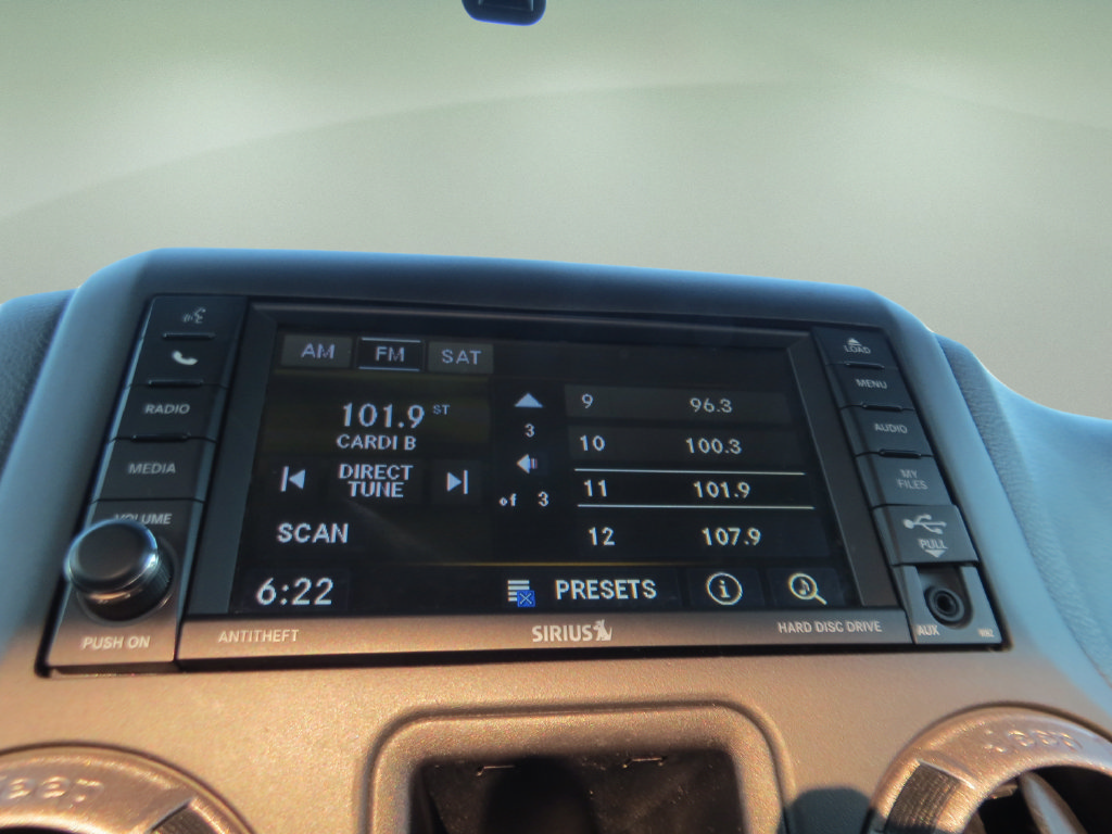 Used 2016 Jeep Wrangler Sport w/ Connectivity Group AWD/4WD image 18