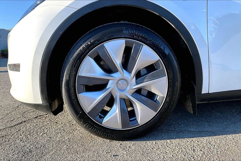 Used 2023 Tesla Model Y Long Range image 34