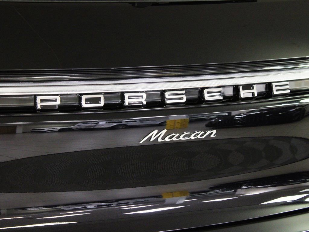 Certified 2025 Porsche Macan image 13