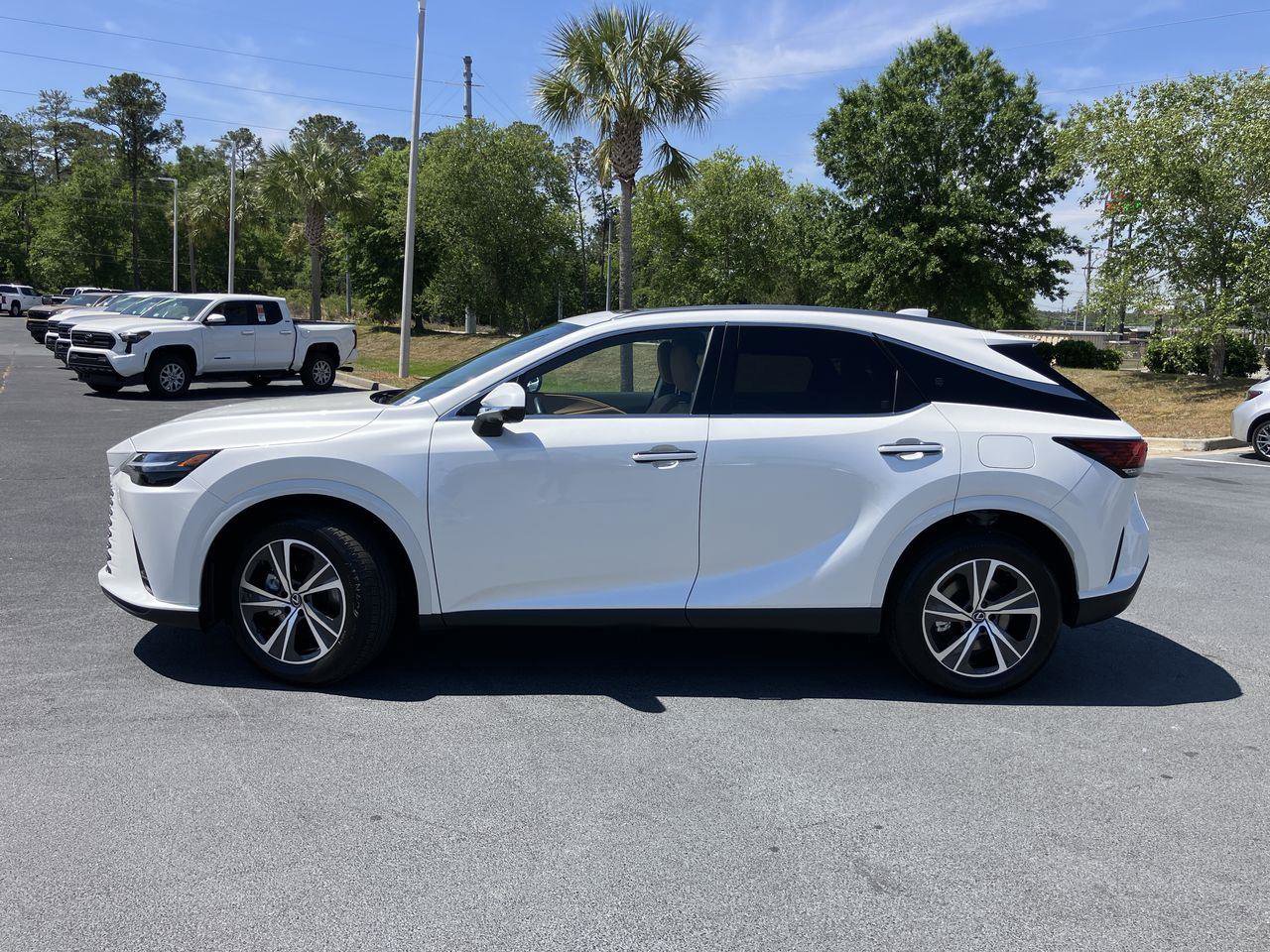 Used 2025 Lexus RX 350 Premium w/ Accessory Package (Z1) image 2