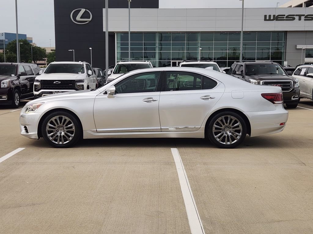 Used 2016 Lexus LS 460 w/ Comfort Package RWD image 4