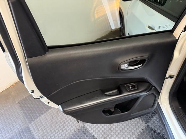 Used 2020 Jeep Compass Latitude image 27