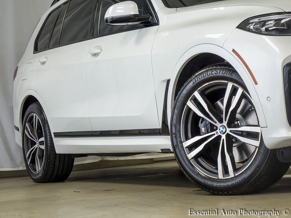Used 2022 BMW X7 xDrive40i w/ M Sport Package AWD/4WD image 5
