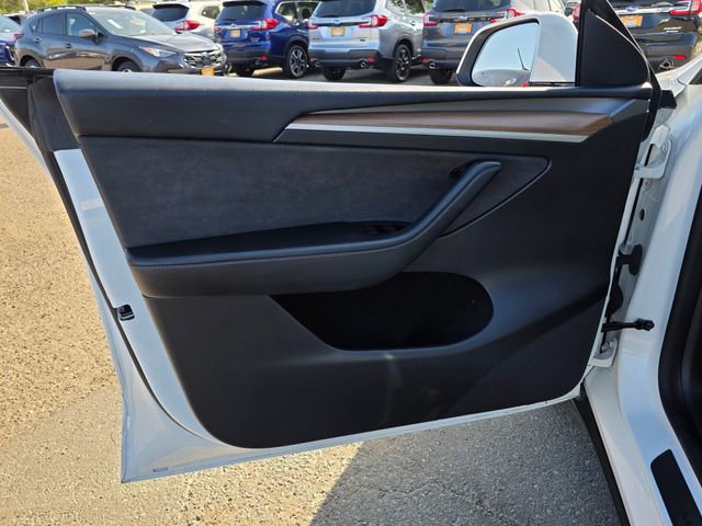 Used 2022 Tesla Model Y Long Range AWD/4WD image 23