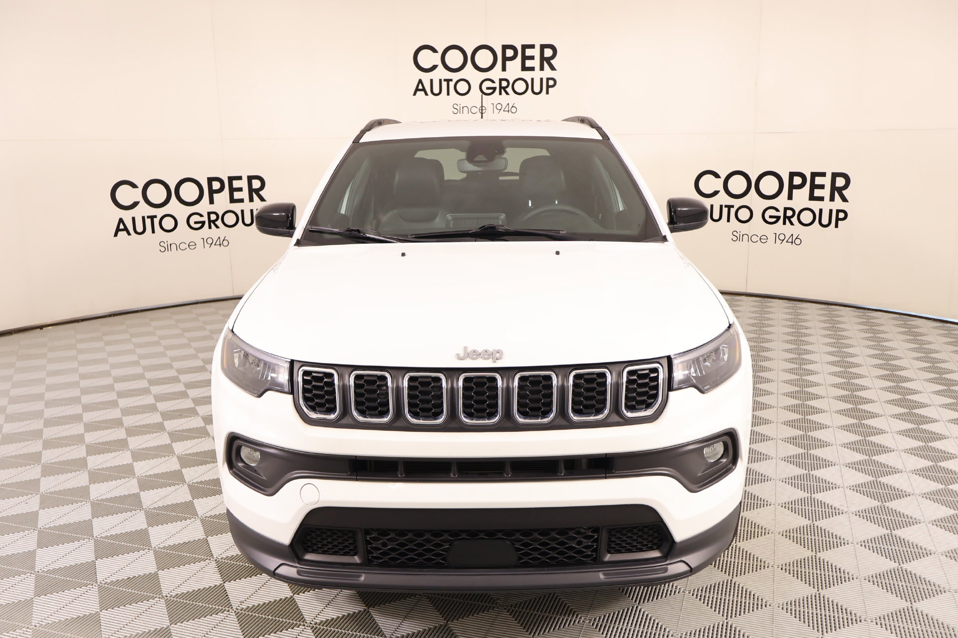 Used 2025 Jeep Compass Latitude AWD/4WD image 8