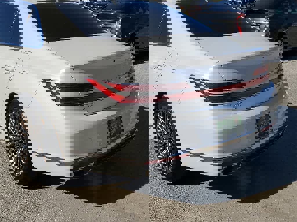 Used 2021 Genesis G90 3.3T Premium image 8