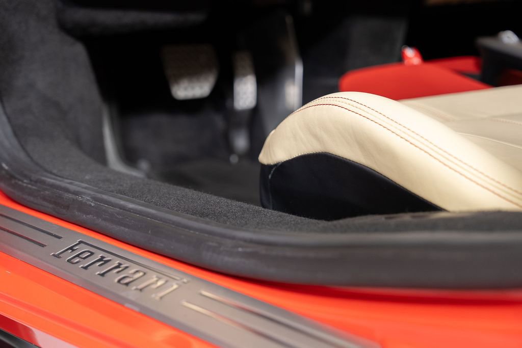 Used 2021 Ferrari F8 Tributo image 25