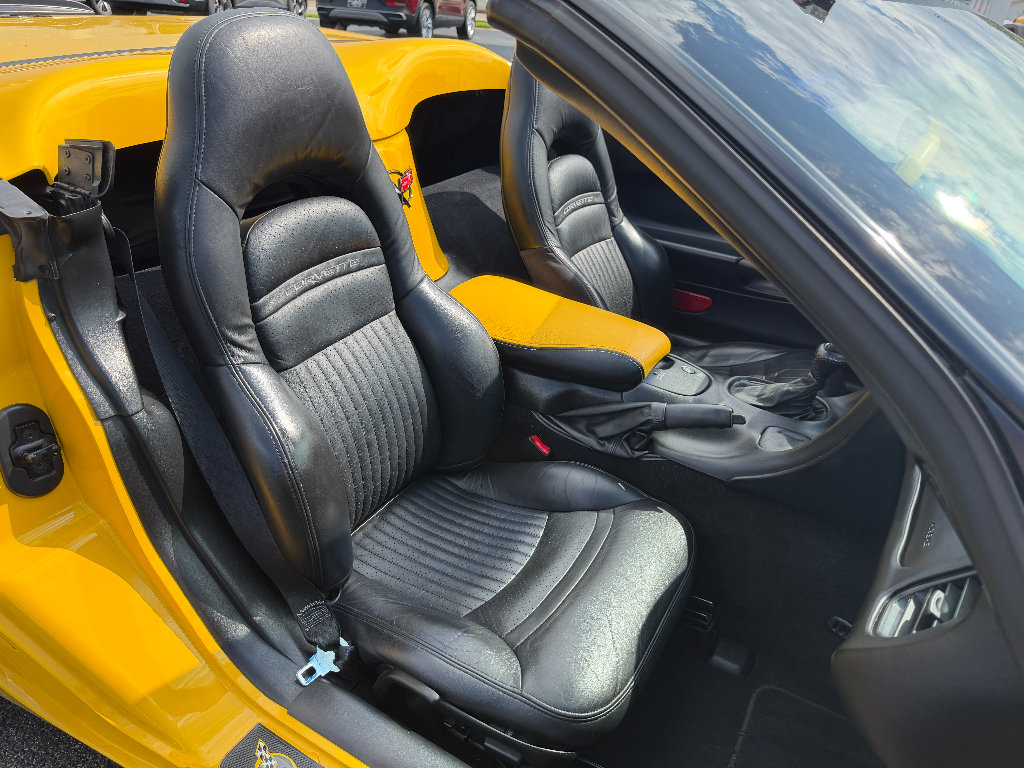 Used 2001 Chevrolet Corvette Convertible w/ Preferred Equipment Group2 RWD image 29