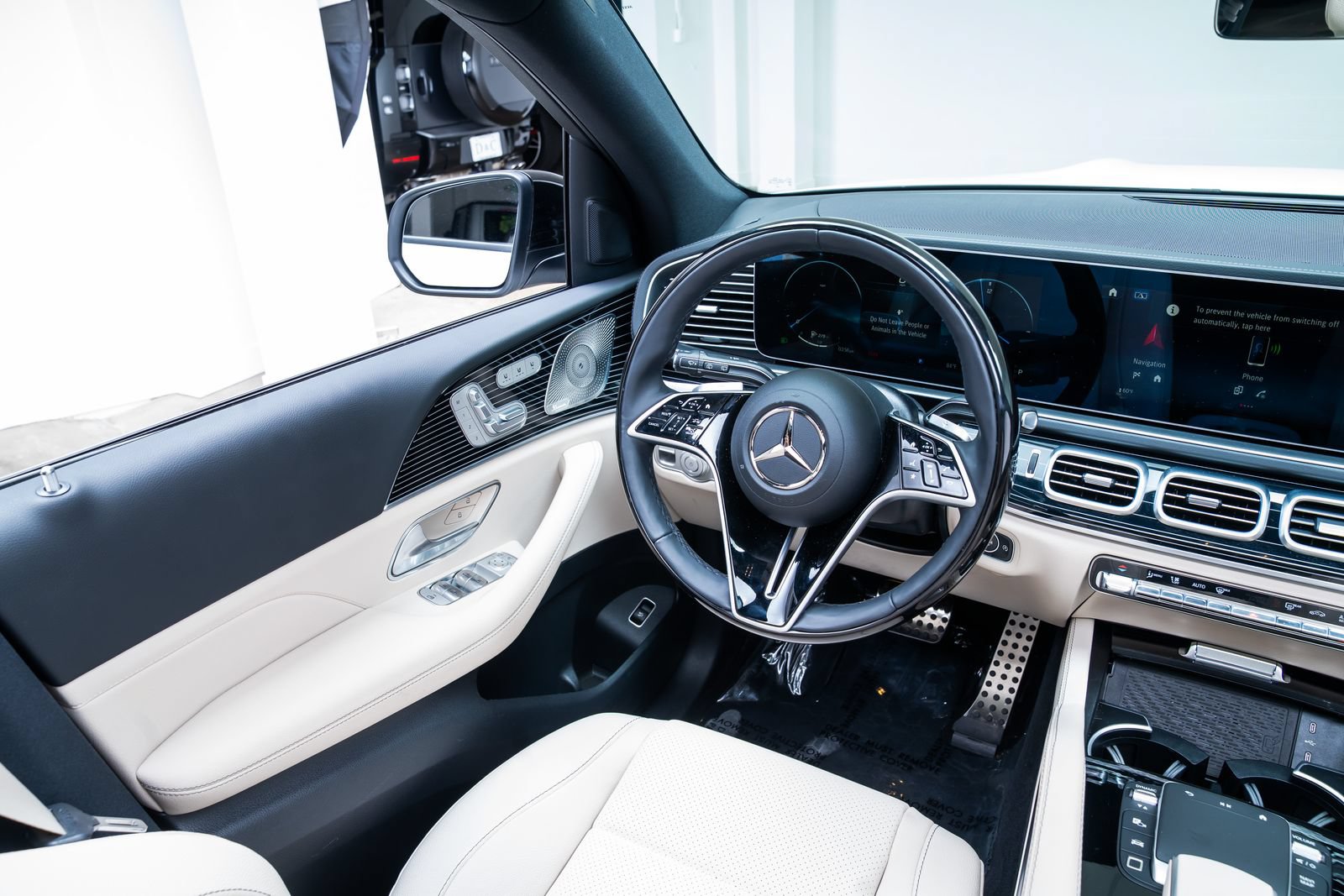 Used 2025 Mercedes-Benz GLS 450 4MATIC image 9