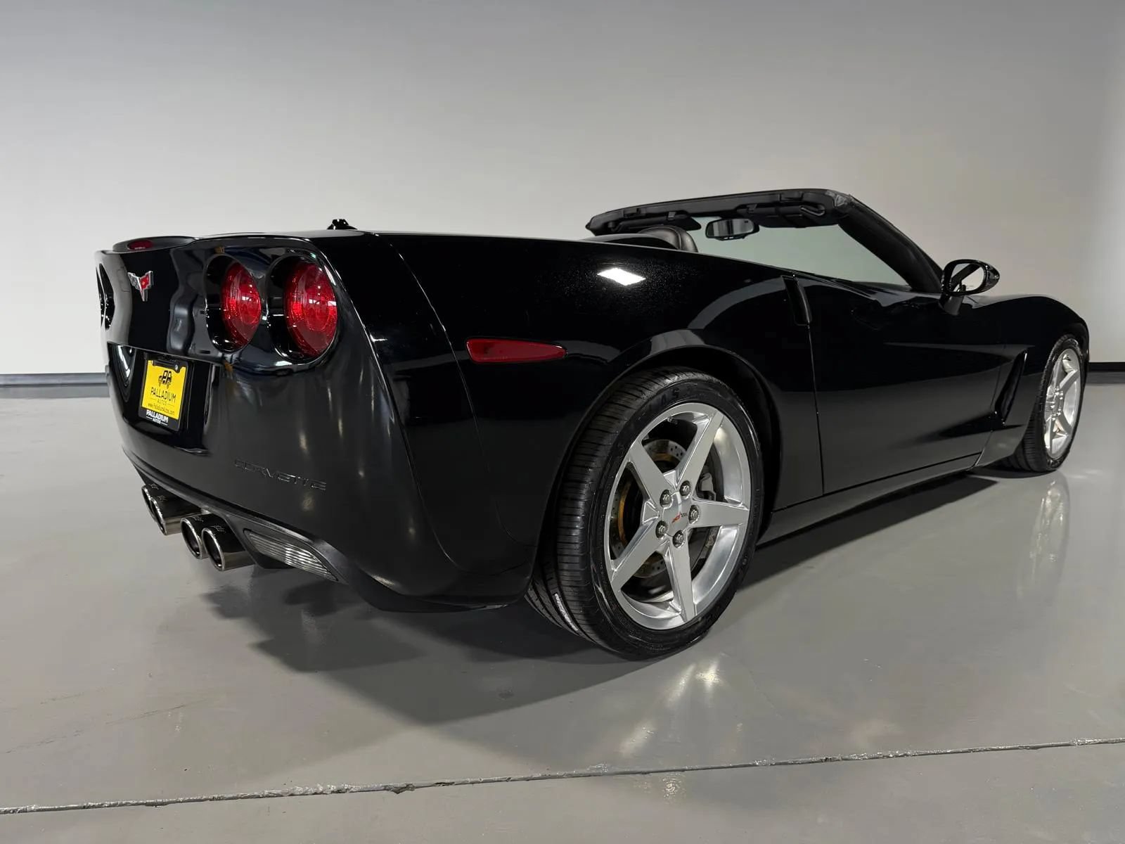 Used 2005 Chevrolet Corvette Convertible w/ Preferred Equipment Group RWD image 4