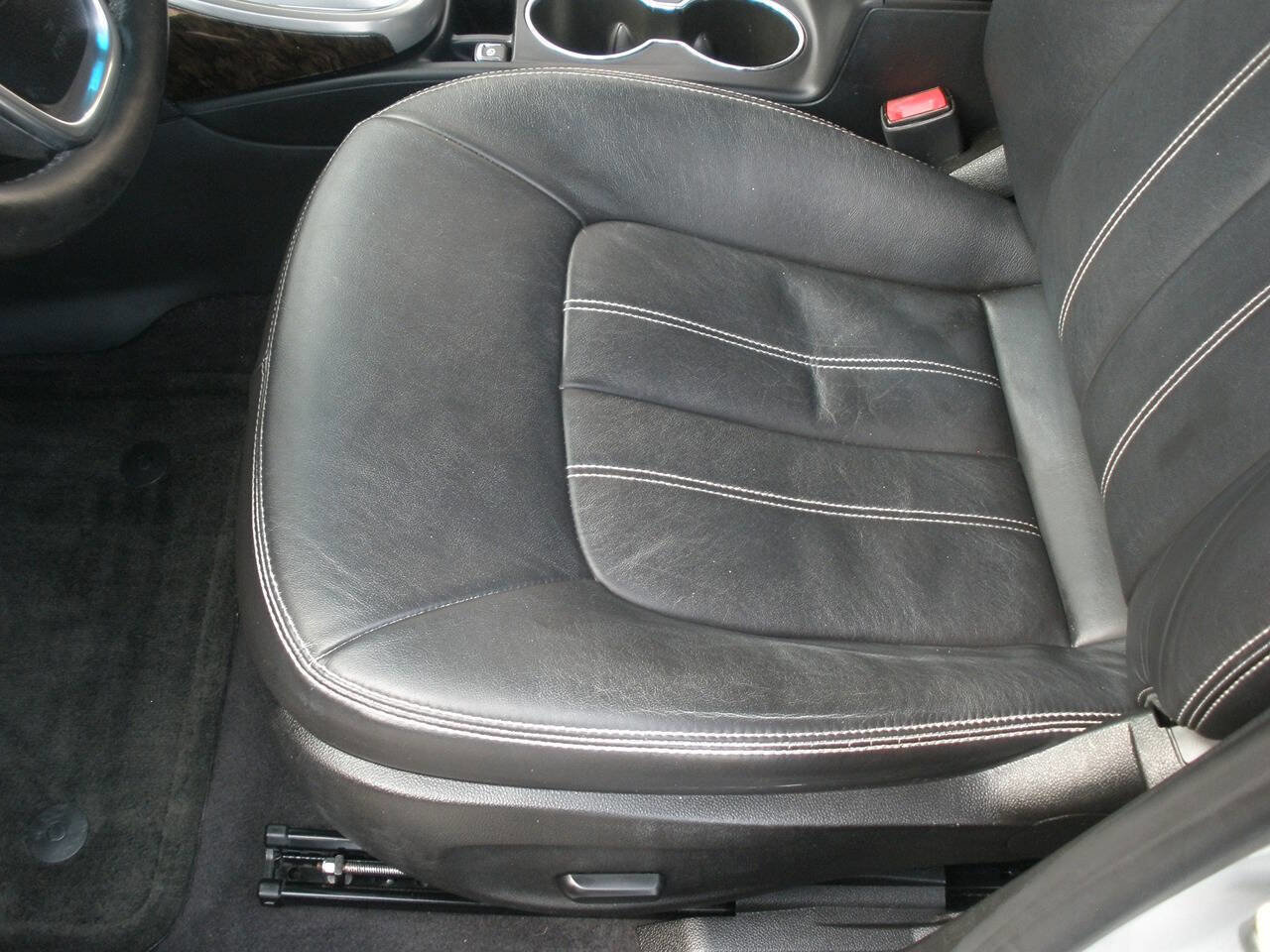 Used 2012 Buick Verano Leather FWD image 30