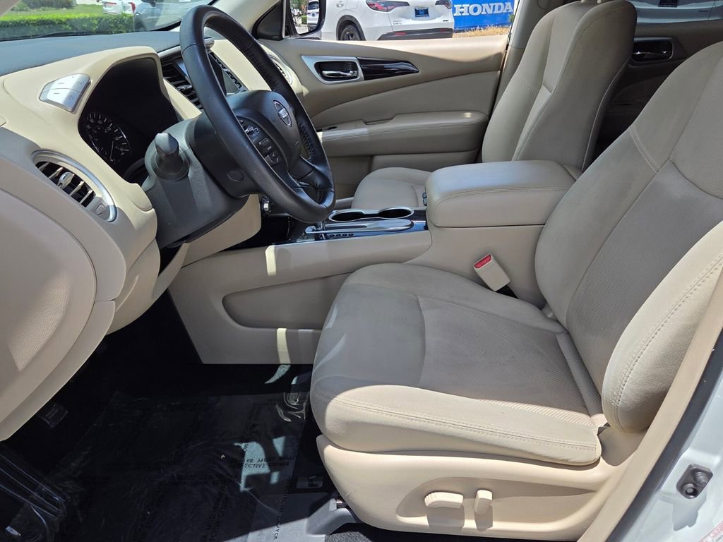 Used 2019 Nissan Pathfinder SV w/ Cargo Package FWD image 9