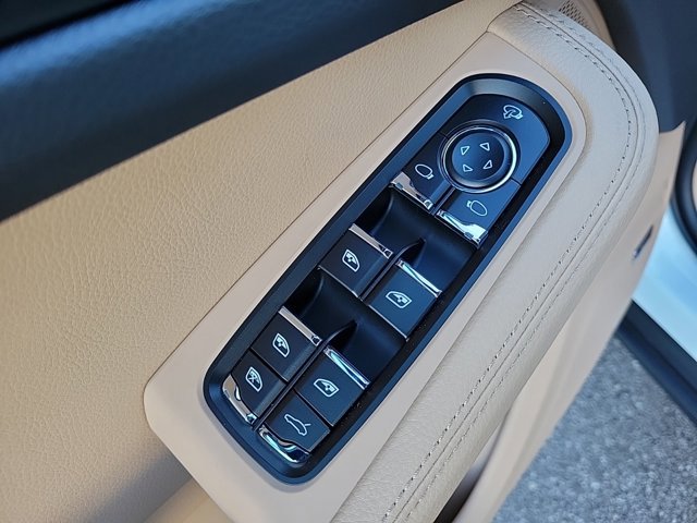 Used 2025 Porsche Macan image 26