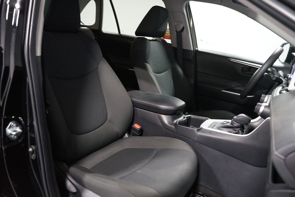 Certified 2025 Toyota RAV4 LE image 27