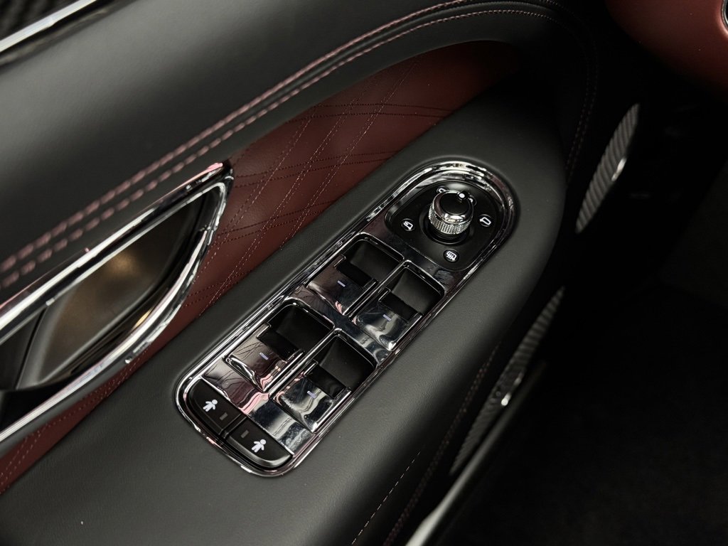 New 2025 Bentley Bentayga image 12
