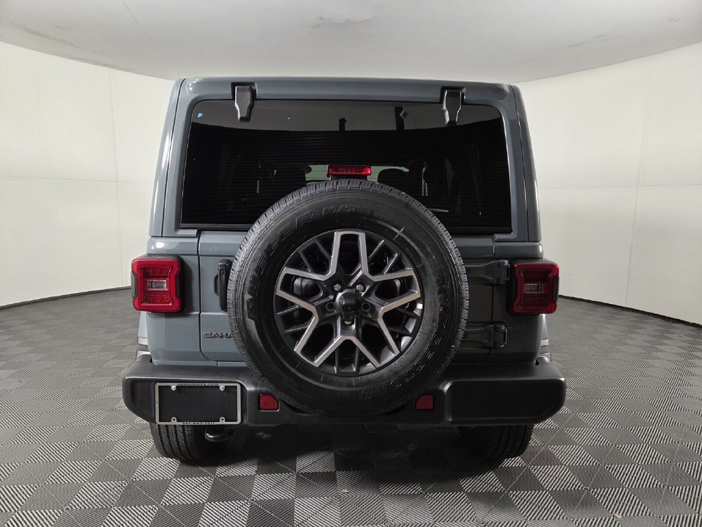 Used 2026 Jeep Wrangler Unlimited Sahara AWD/4WD image 5