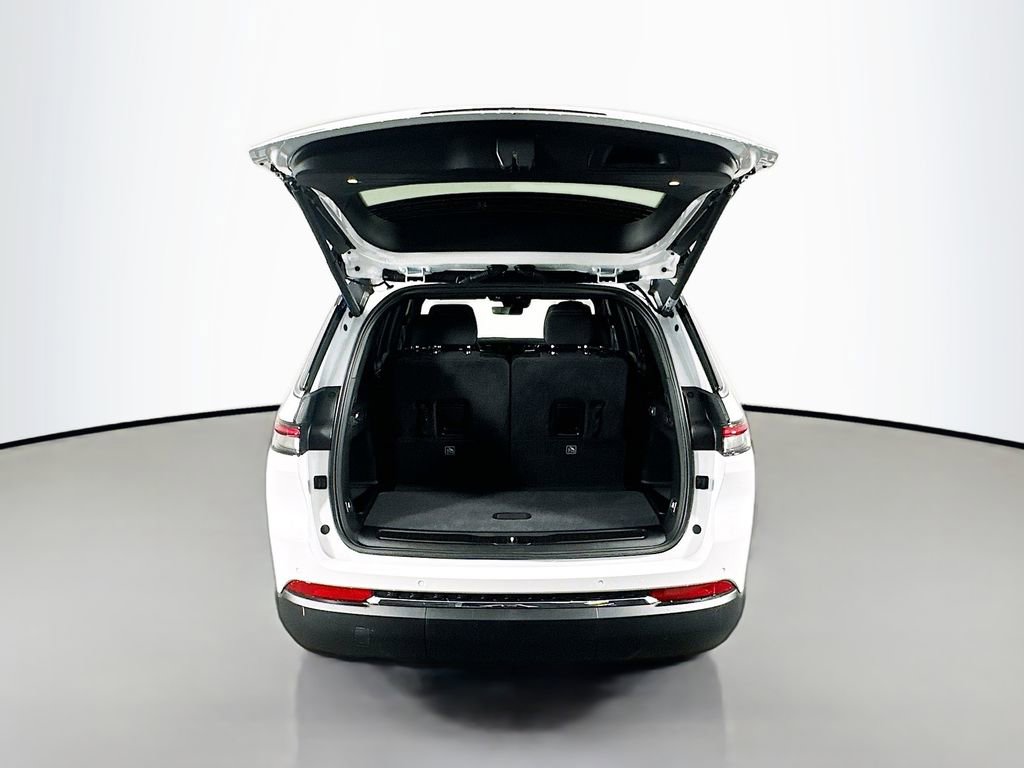 New 2026 Jeep Grand Cherokee L Laredo image 16