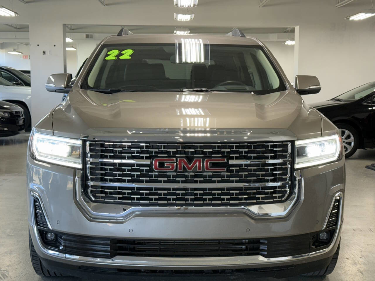 Used 2022 GMC Acadia Denali w/ Trailering Package image 1