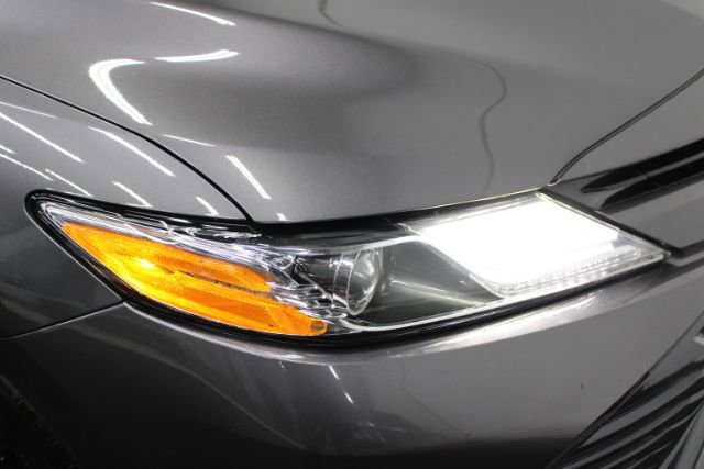 Used 2019 Toyota Camry XLE FWD image 7