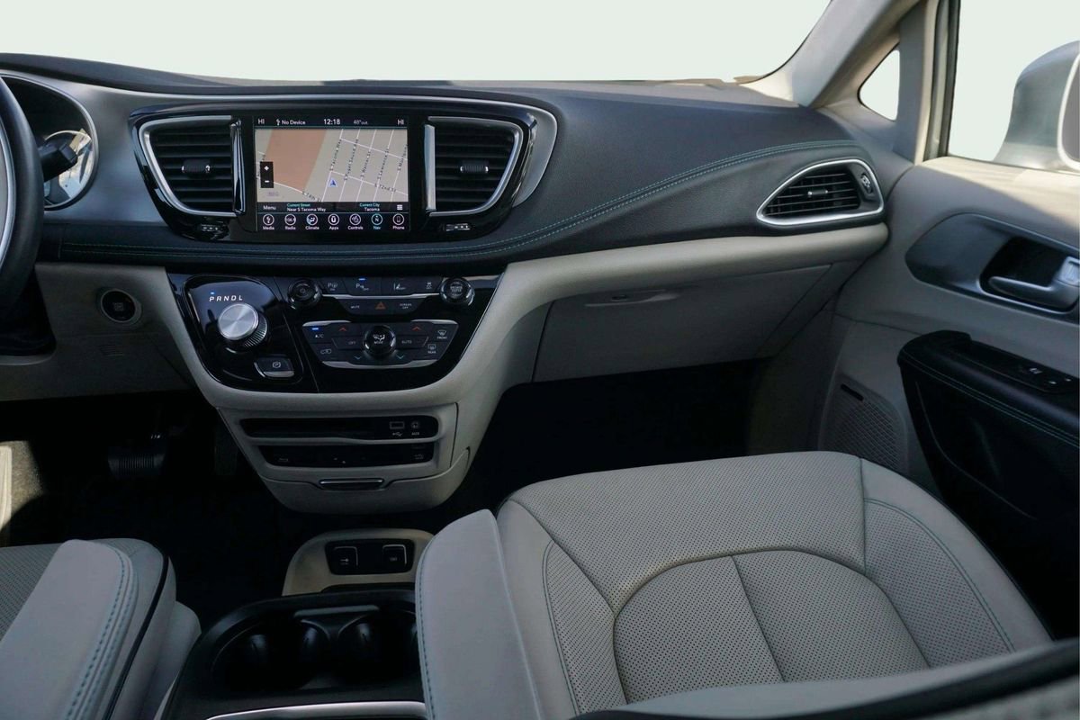 Used 2018 Chrysler Pacifica Limited w/ Advanced Safetytec Group image 24