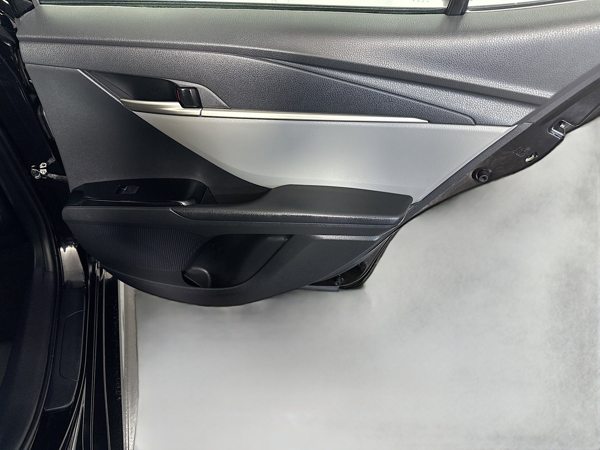 Used 2025 Toyota Camry SE w/ Convenience Package image 28