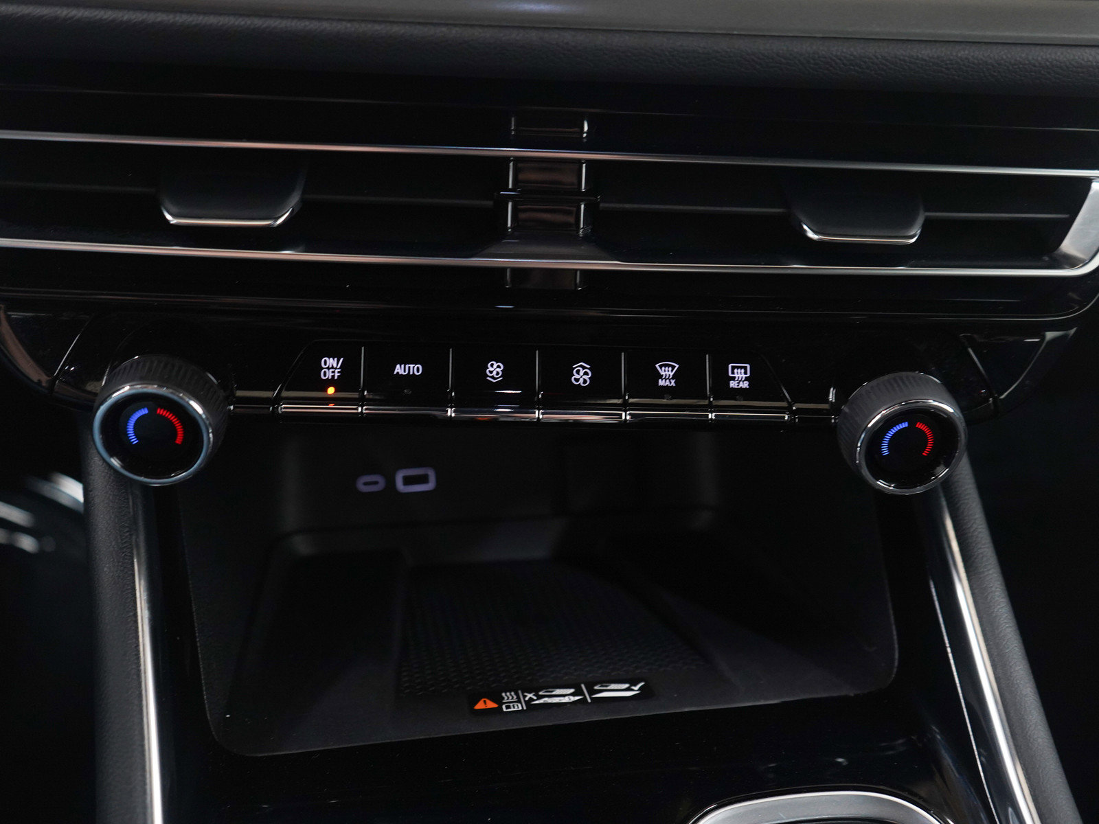 Used 2024 Chevrolet Traverse LT image 25