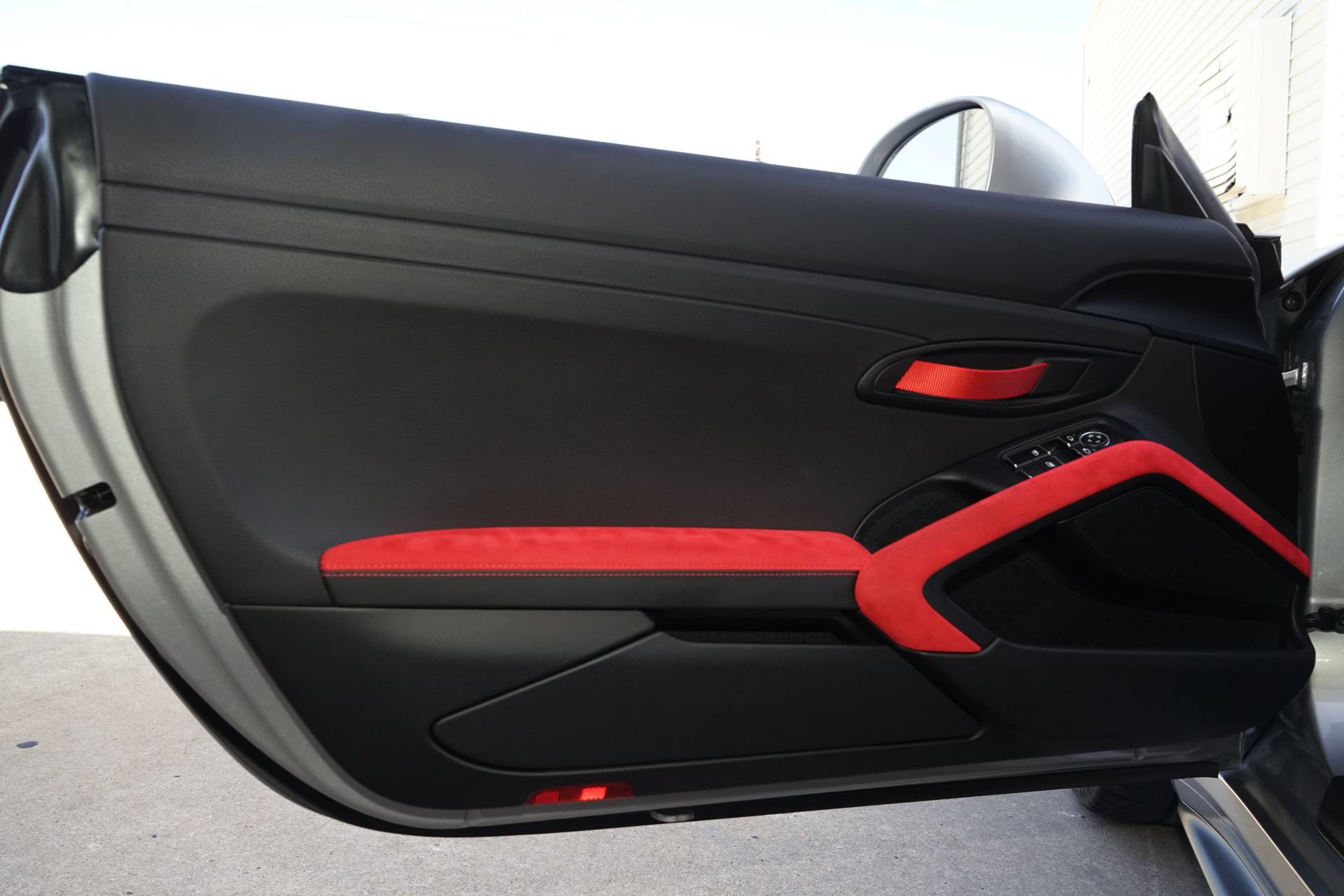 Used 2018 Porsche 911 GT2 RS RWD image 30