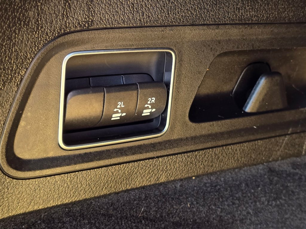 Used 2024 Mercedes-Benz GLS 450 4MATIC image 24