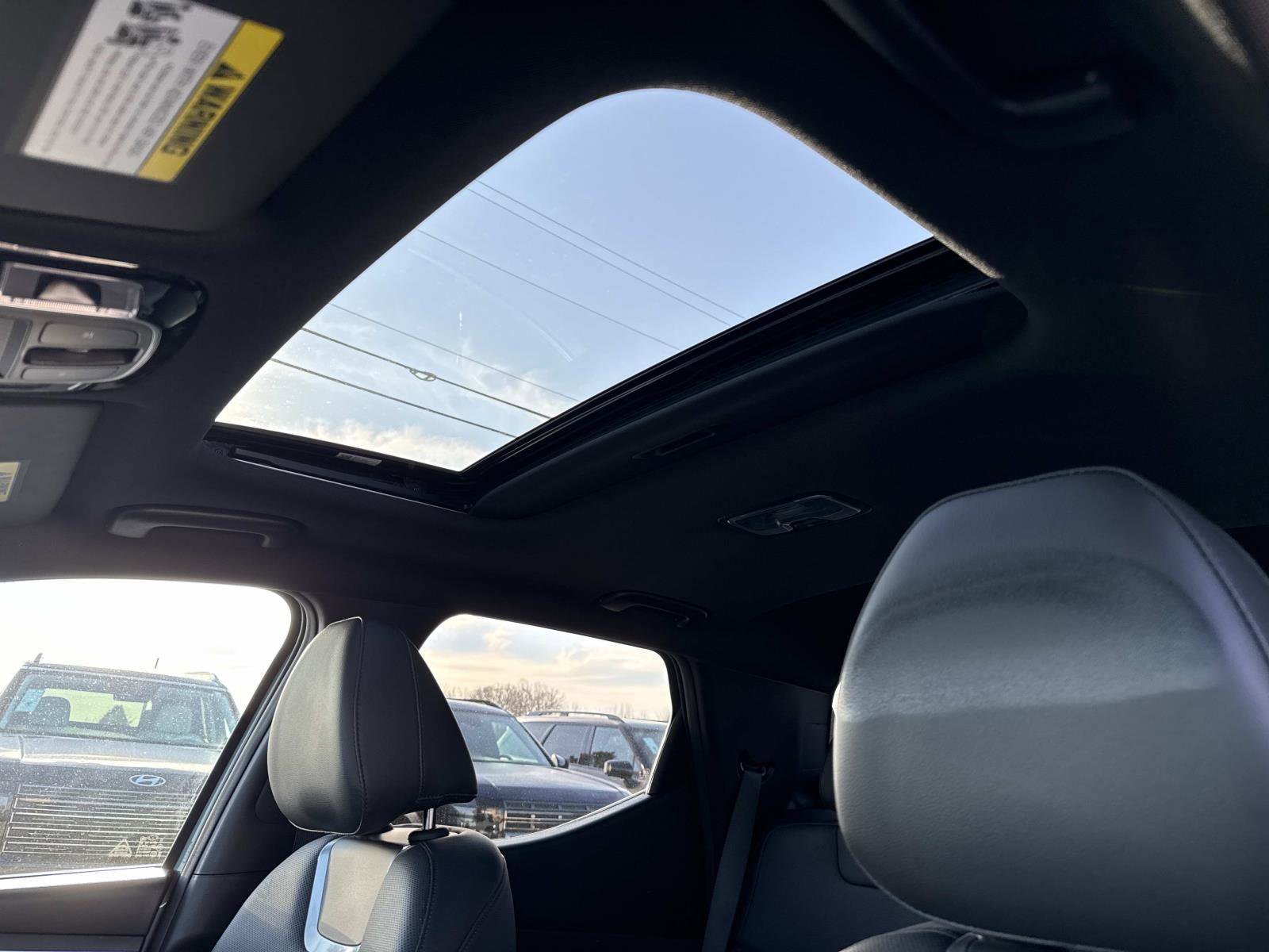 Certified 2023 Hyundai Santa Cruz Limited image 4