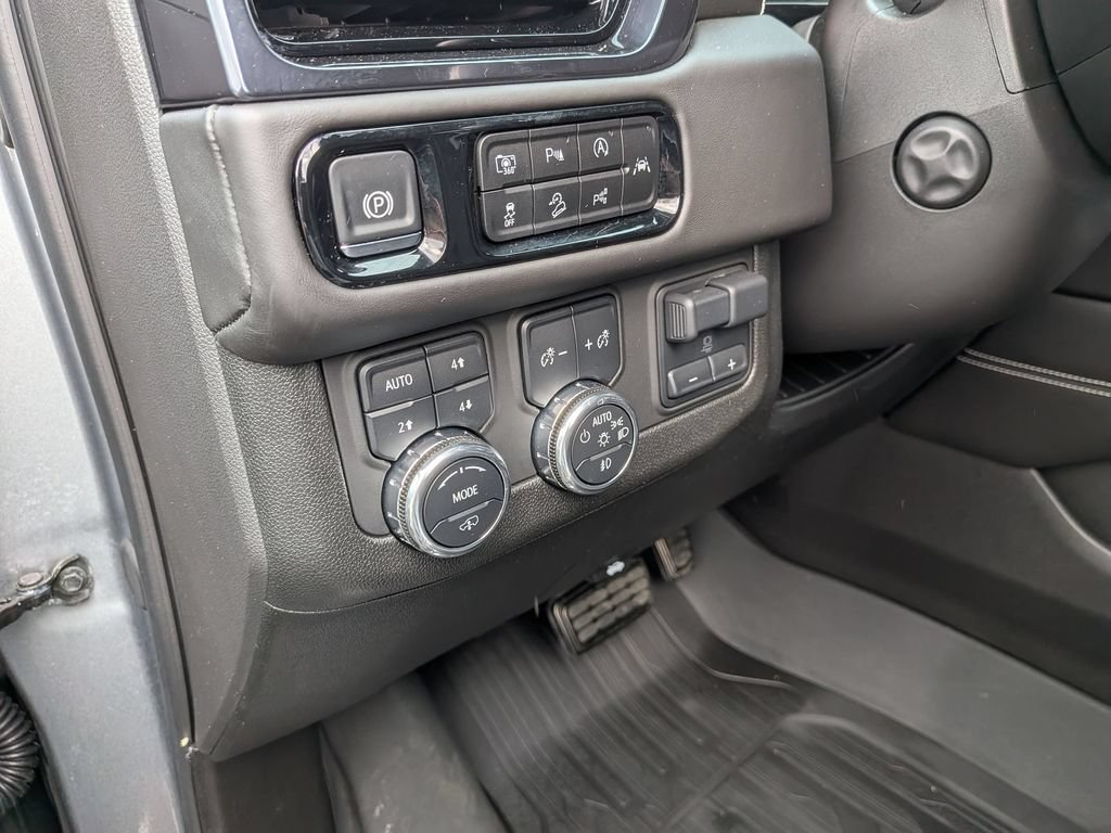 Used 2025 GMC Yukon AT4 Ultimate AWD/4WD image 11