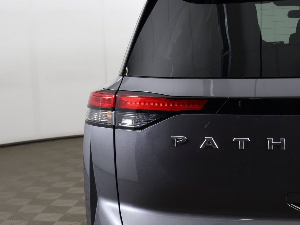 Used 2024 Nissan Pathfinder S image 13