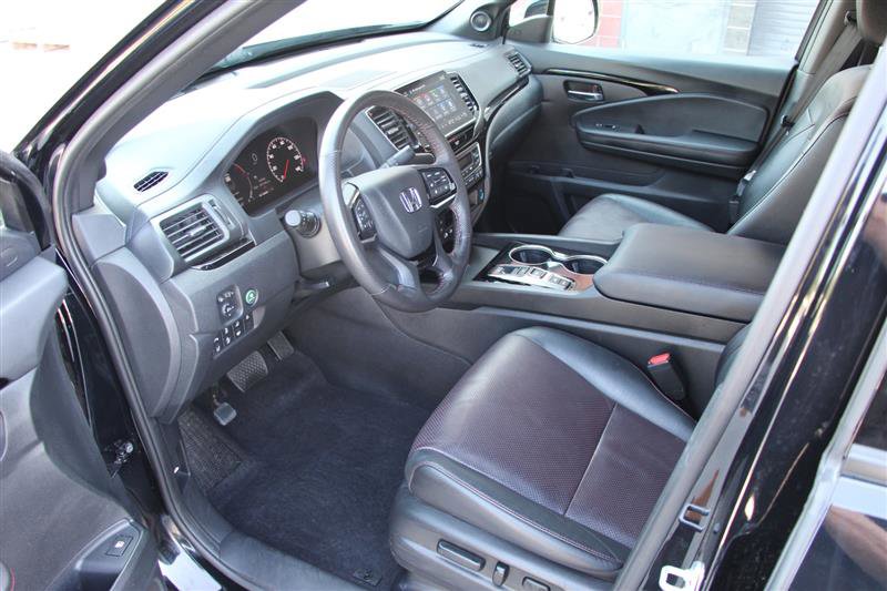 Used 2025 Honda Ridgeline Black Edition image 9