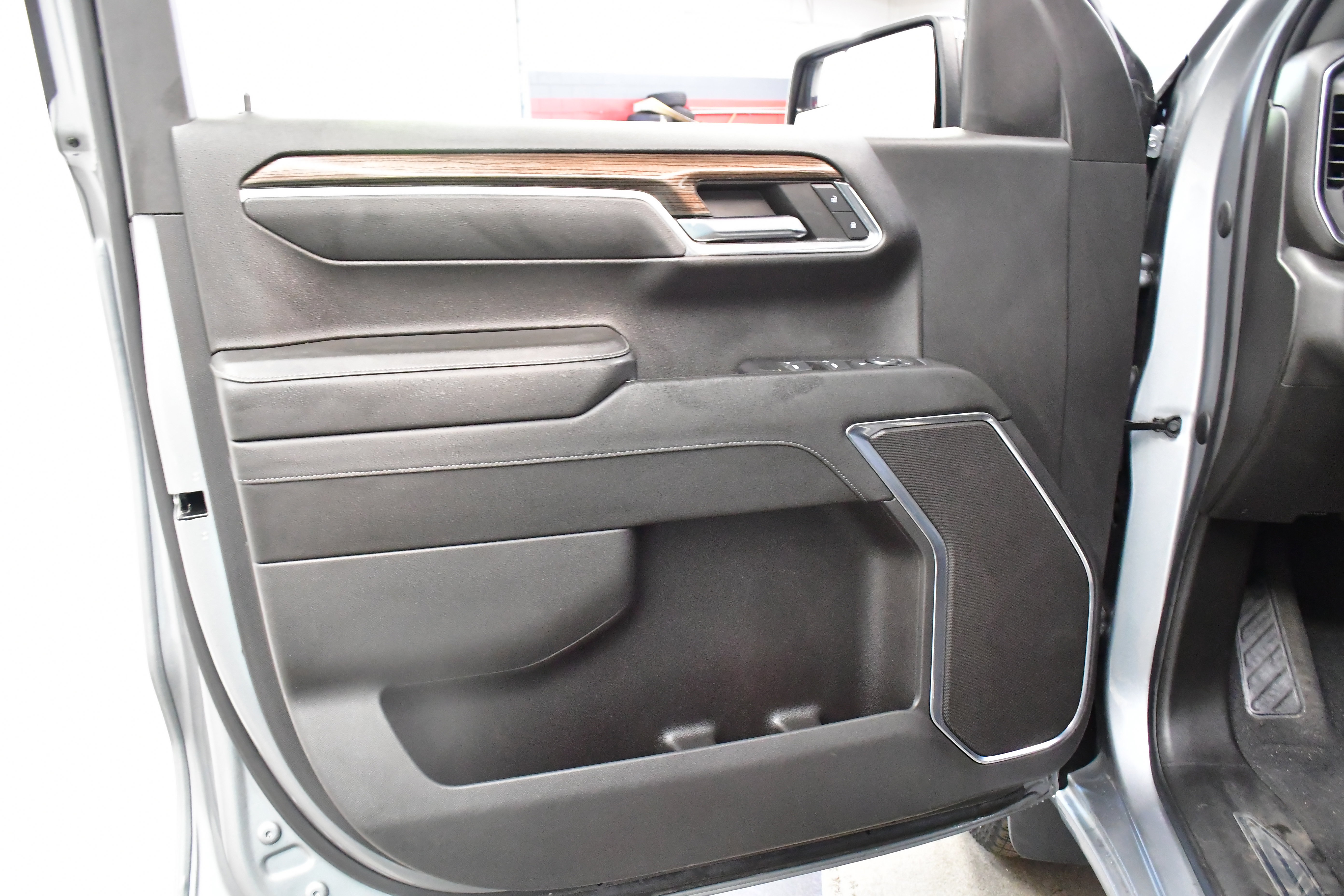 Used 2024 Chevrolet Silverado 1500 LT AWD/4WD image 17