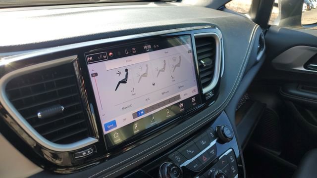 Used 2023 Chrysler Pacifica Touring-L w/ S Appearance Package image 14