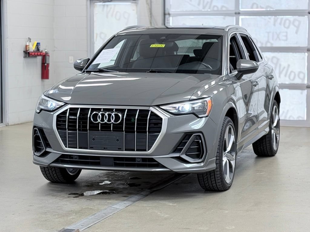 Used 2021 Audi Q3 2.0T Premium w/ Convenience Package AWD/4WD image 3