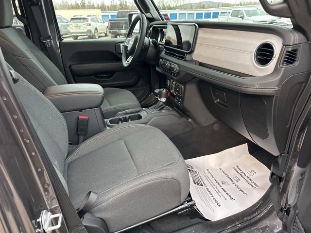 Used 2025 Jeep Wrangler Sahara image 9