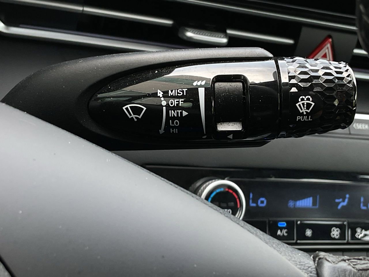 Used 2025 Hyundai Elantra SEL image 27