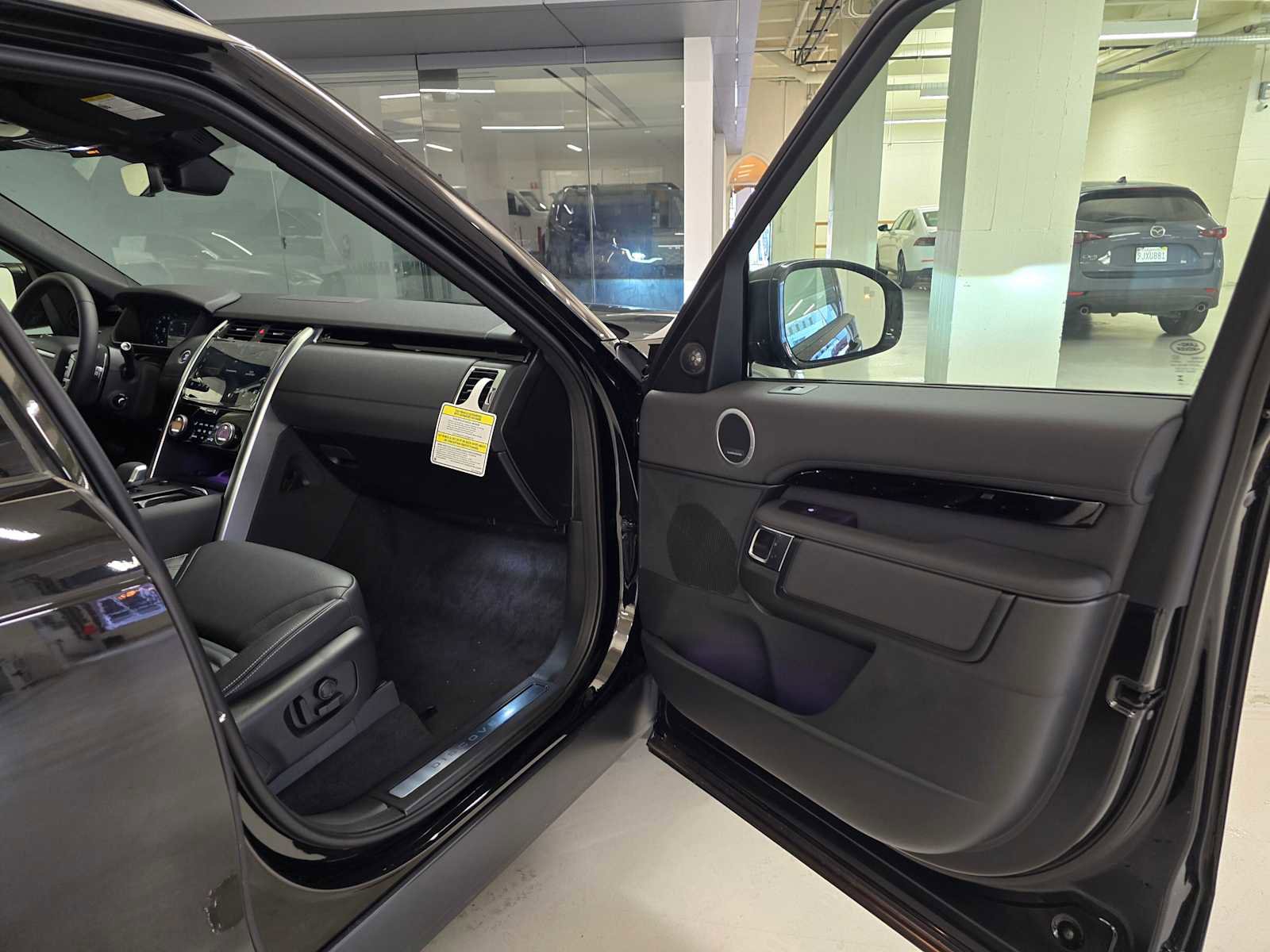 New 2026 Land Rover Discovery S image 12