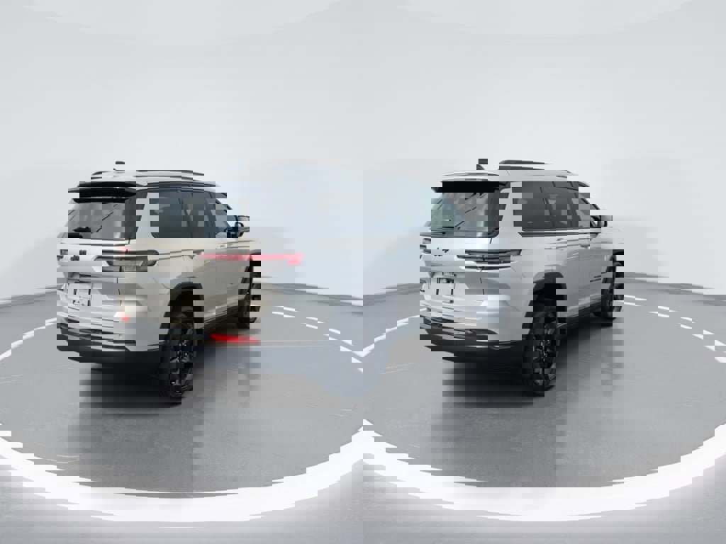 New 2025 Jeep Grand Cherokee L Laredo image 9