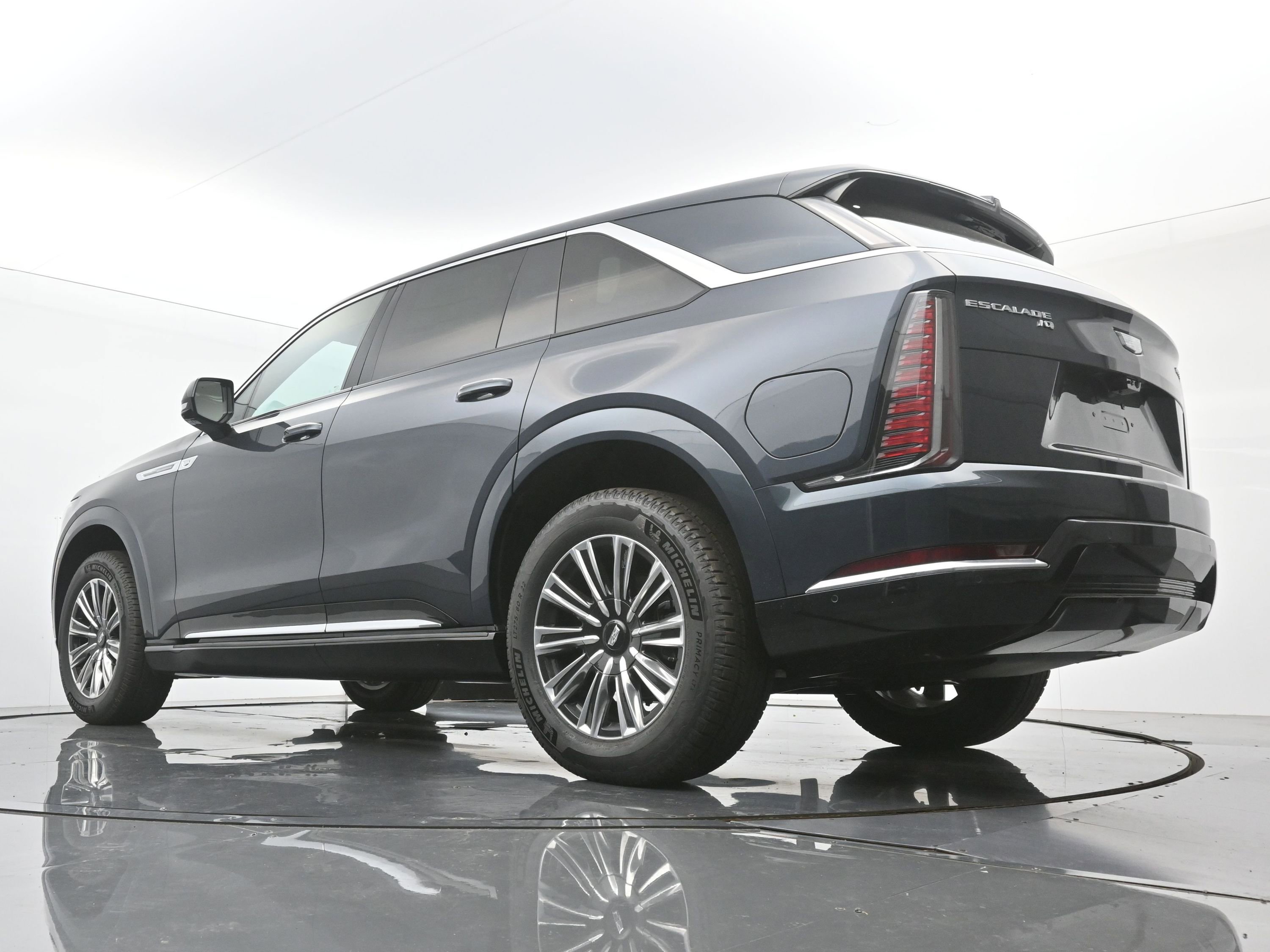 New 2026 Cadillac Escalade IQ Luxury 1 w/ LPO, Floor Liner Package image 17