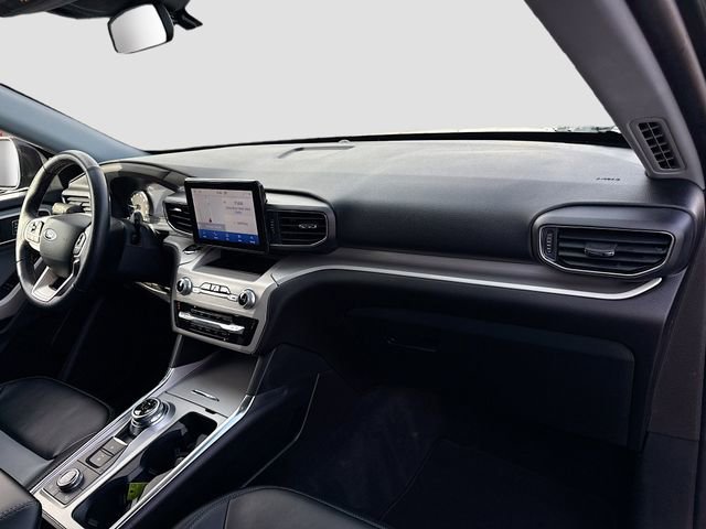 Certified 2022 Ford Explorer XLT w/ Equipment Group 202A image 33