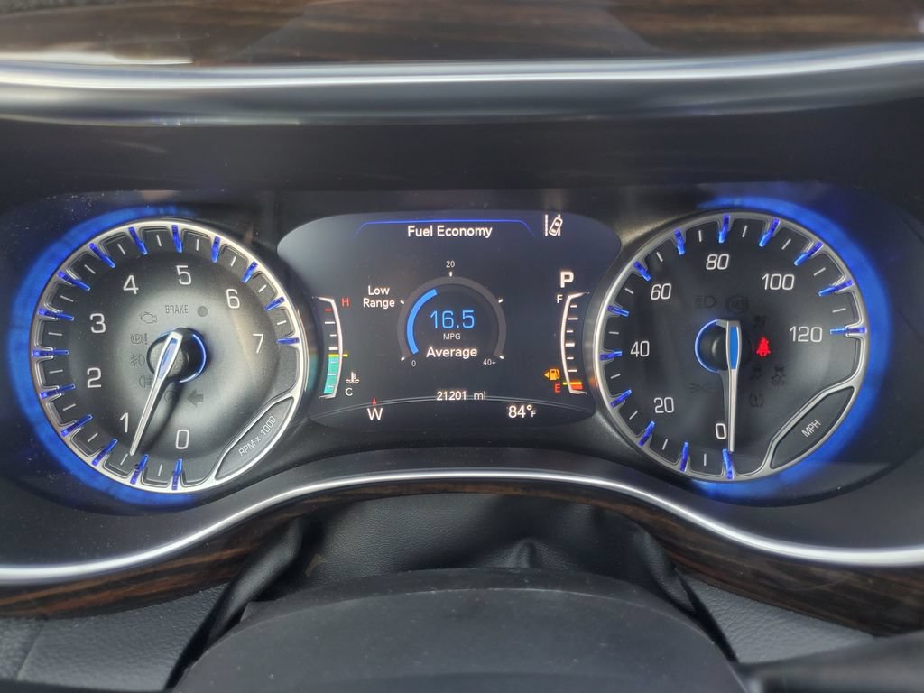 Used 2024 Chrysler Pacifica Limited AWD/4WD image 13