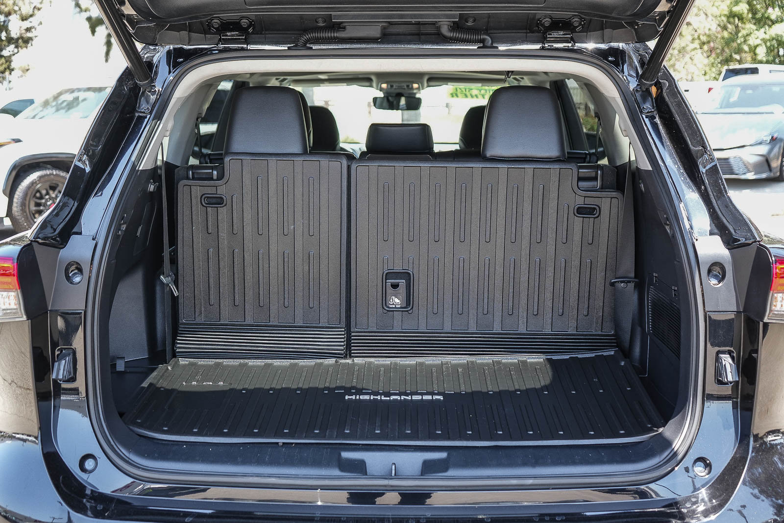 Used 2022 Toyota Highlander XLE FWD image 26