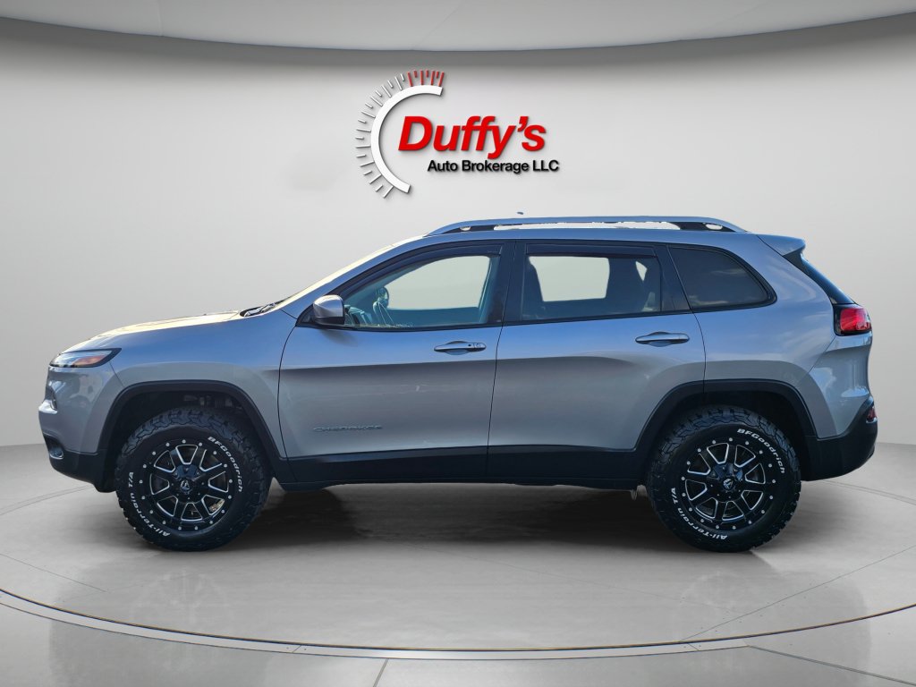 Used 2018 Jeep Cherokee Latitude Plus AWD/4WD image 16