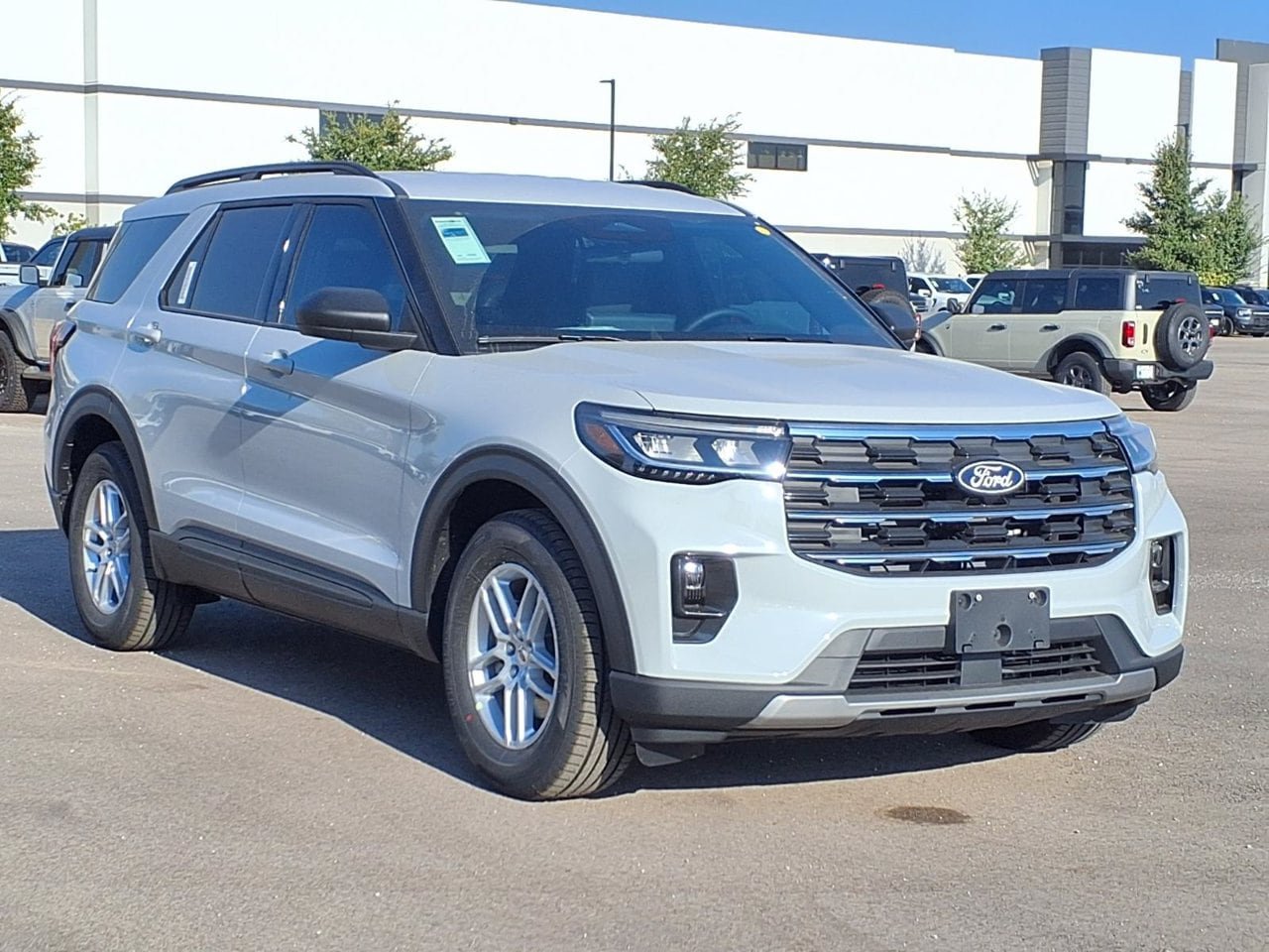 New 2027 Ford Explorer Active w/ Active Comfort Package RWD image 3