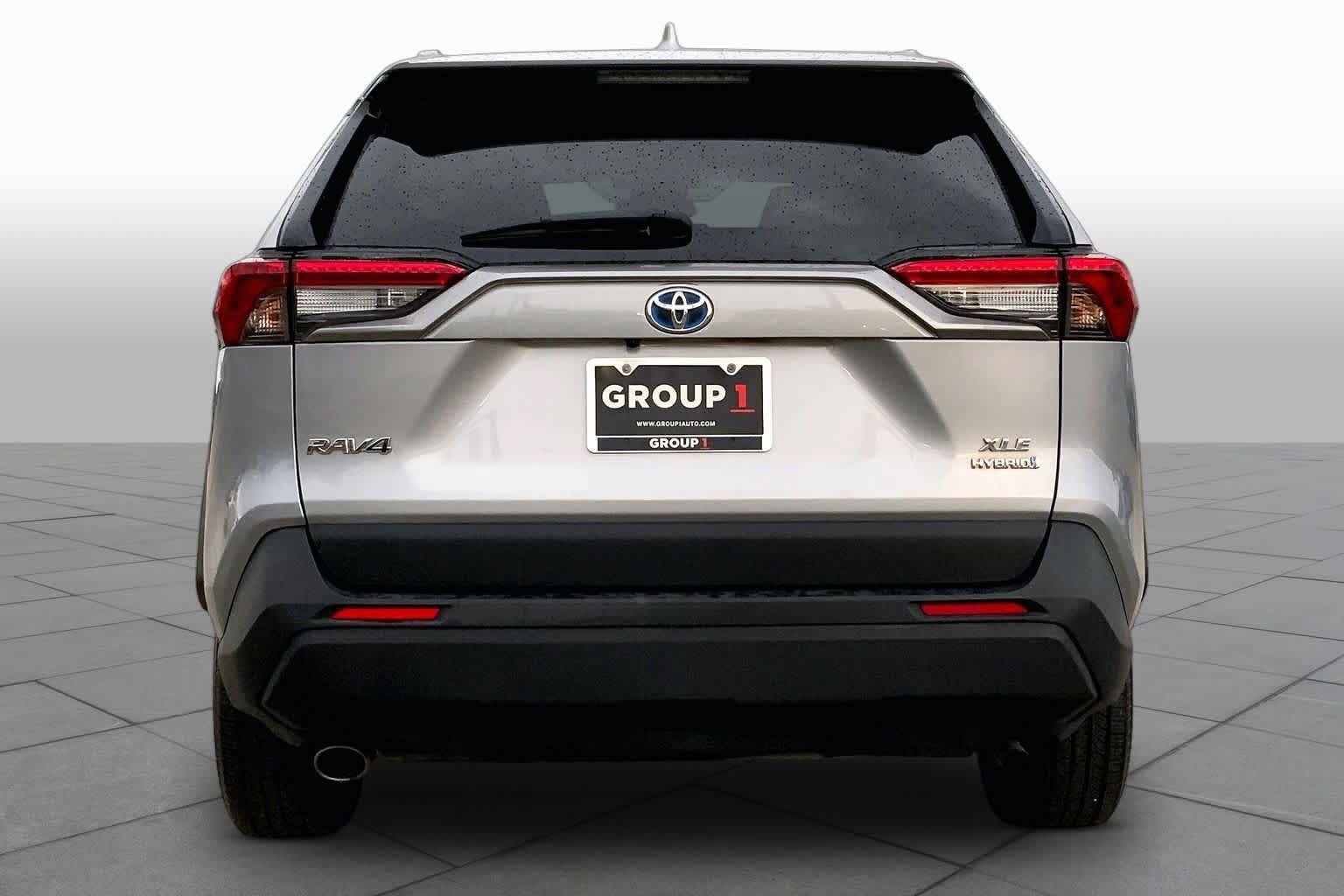 Used 2024 Toyota RAV4 XLE AWD/4WD image 9