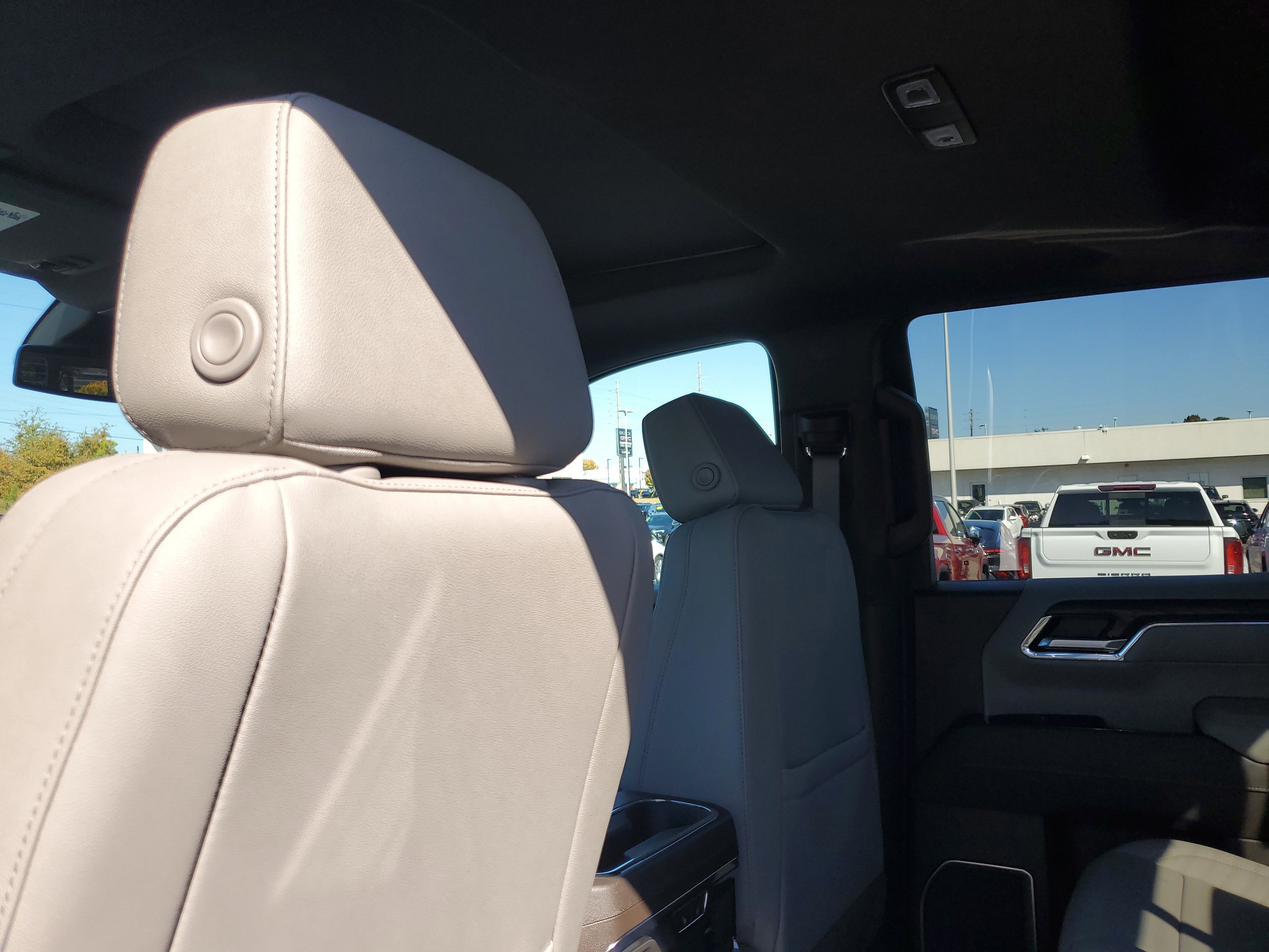 New 2026 GMC Sierra 1500 SLT image 9