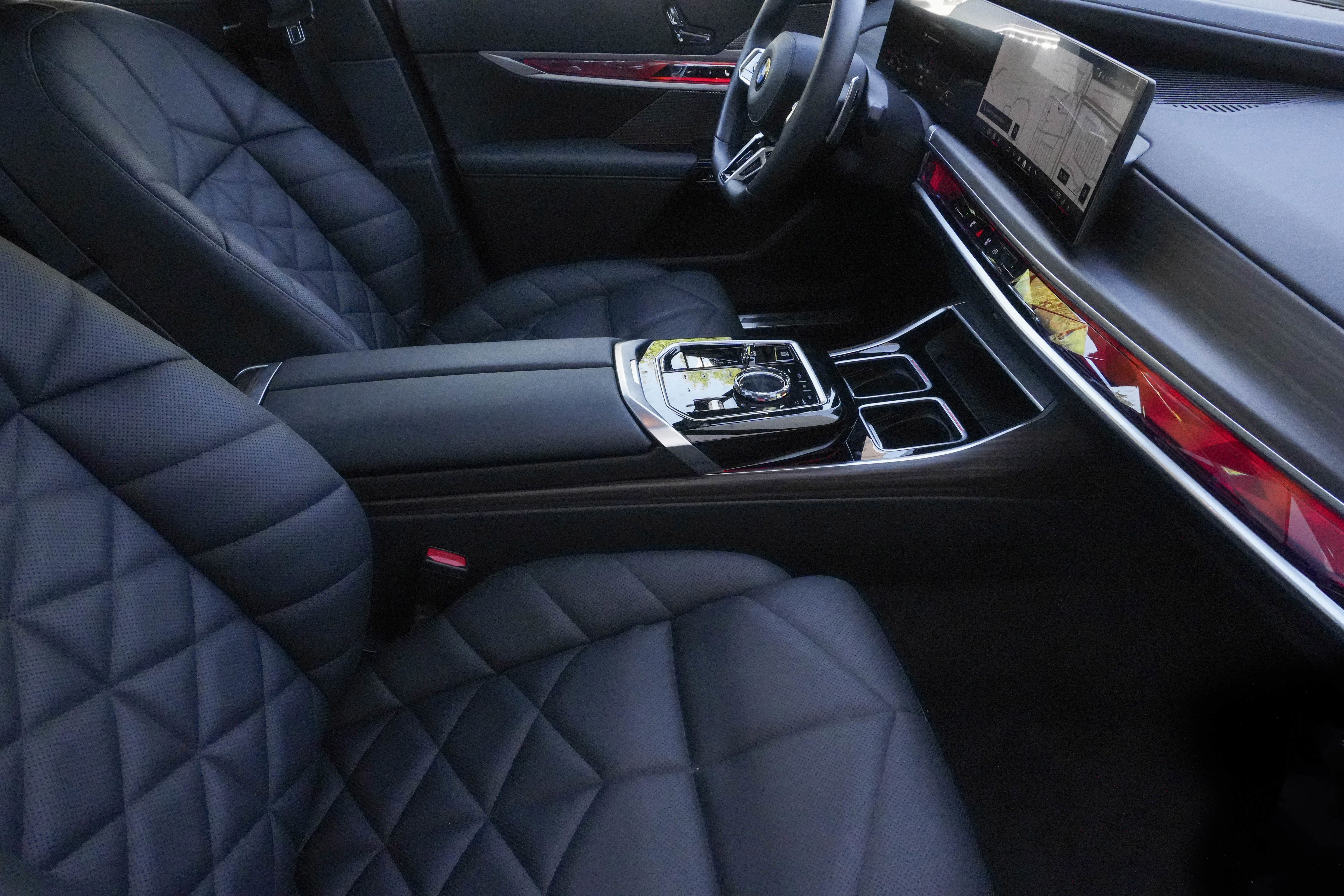 Certified 2024 BMW 740i RWD image 10
